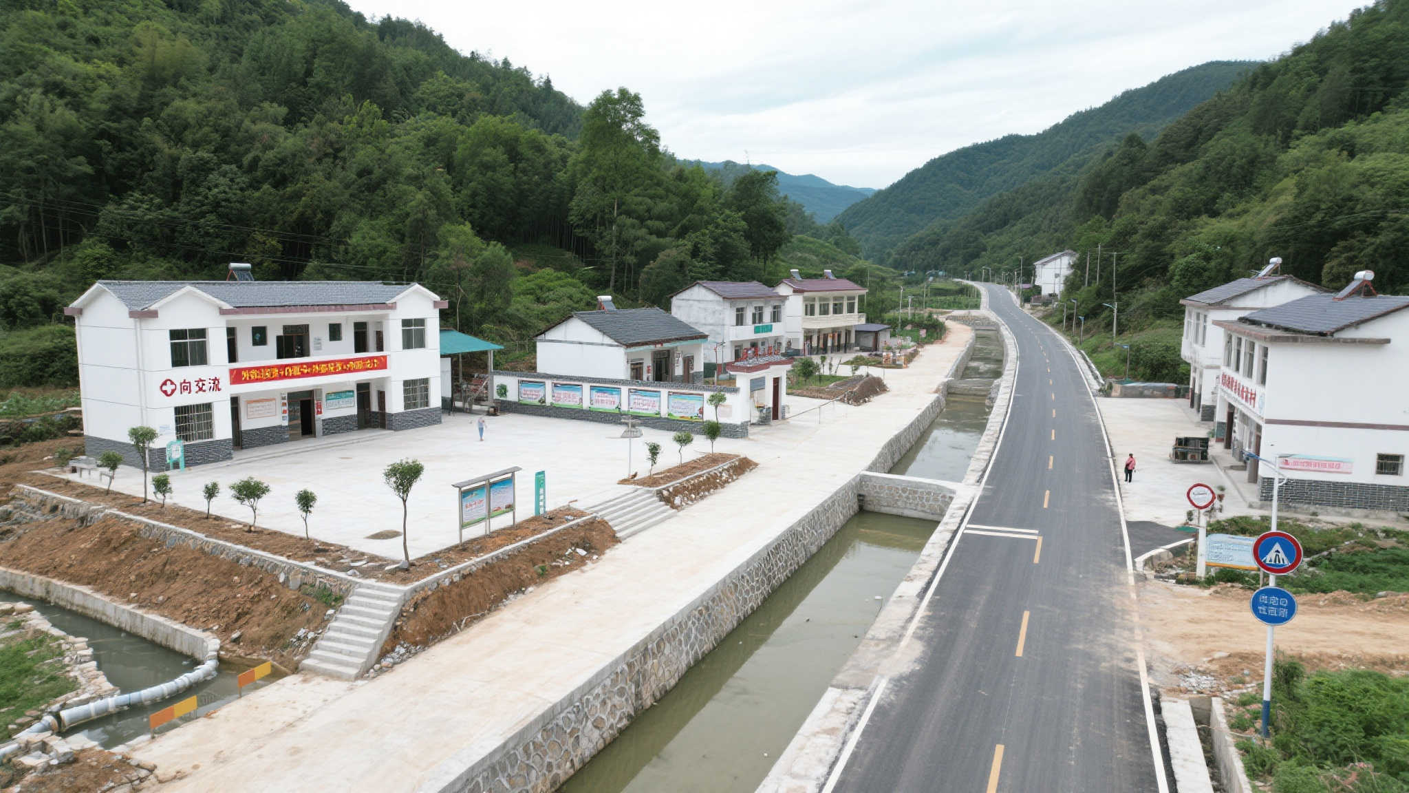 基础设施薄弱一直是制约农村发展的瓶颈，而