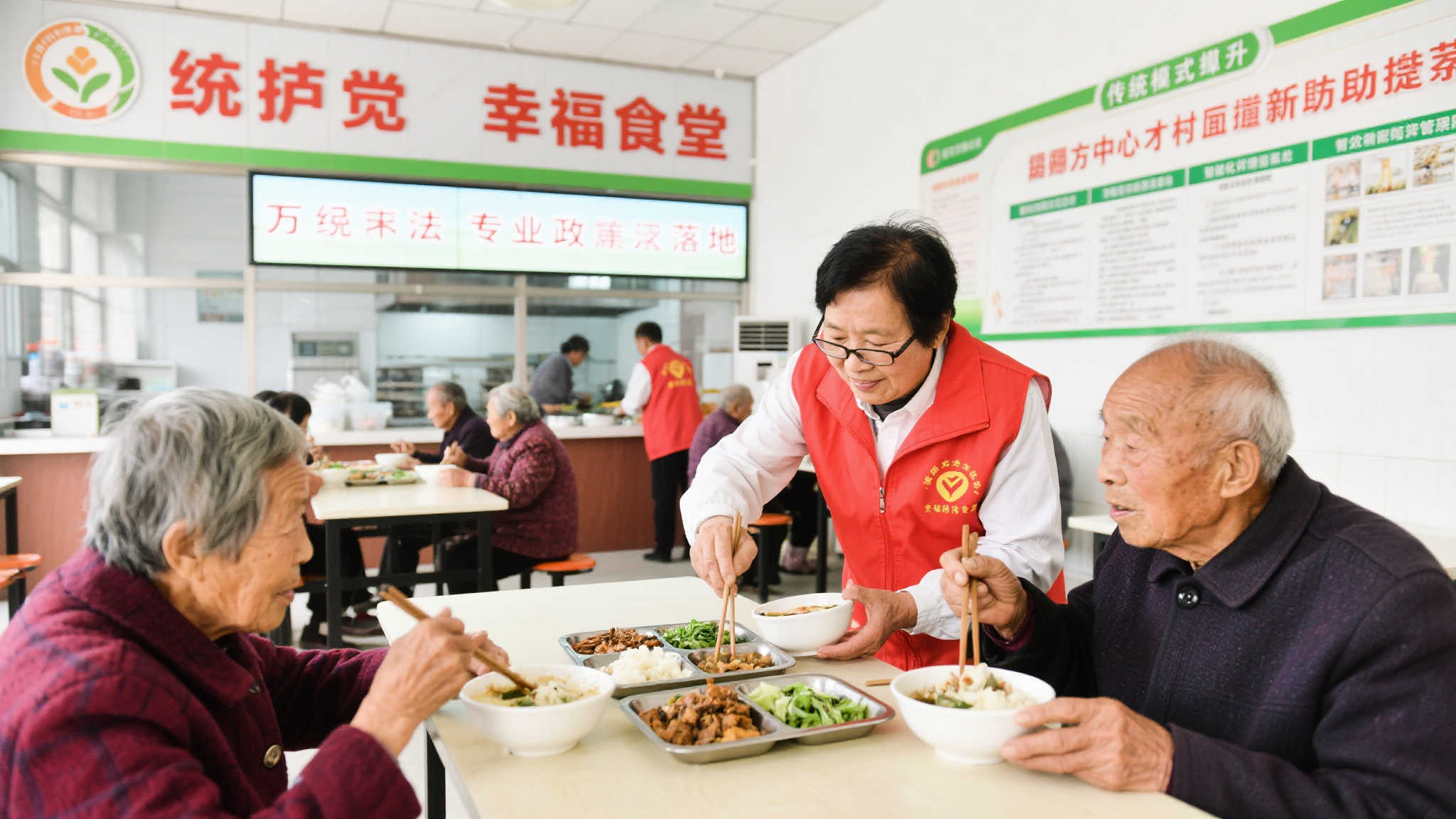 传统模式中，由于地理位置分散、专业人才短